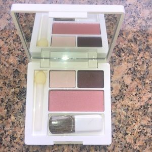 Clinique eyeshadow and blush kit